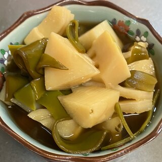 旬の《たけのことめかぶの煮物》